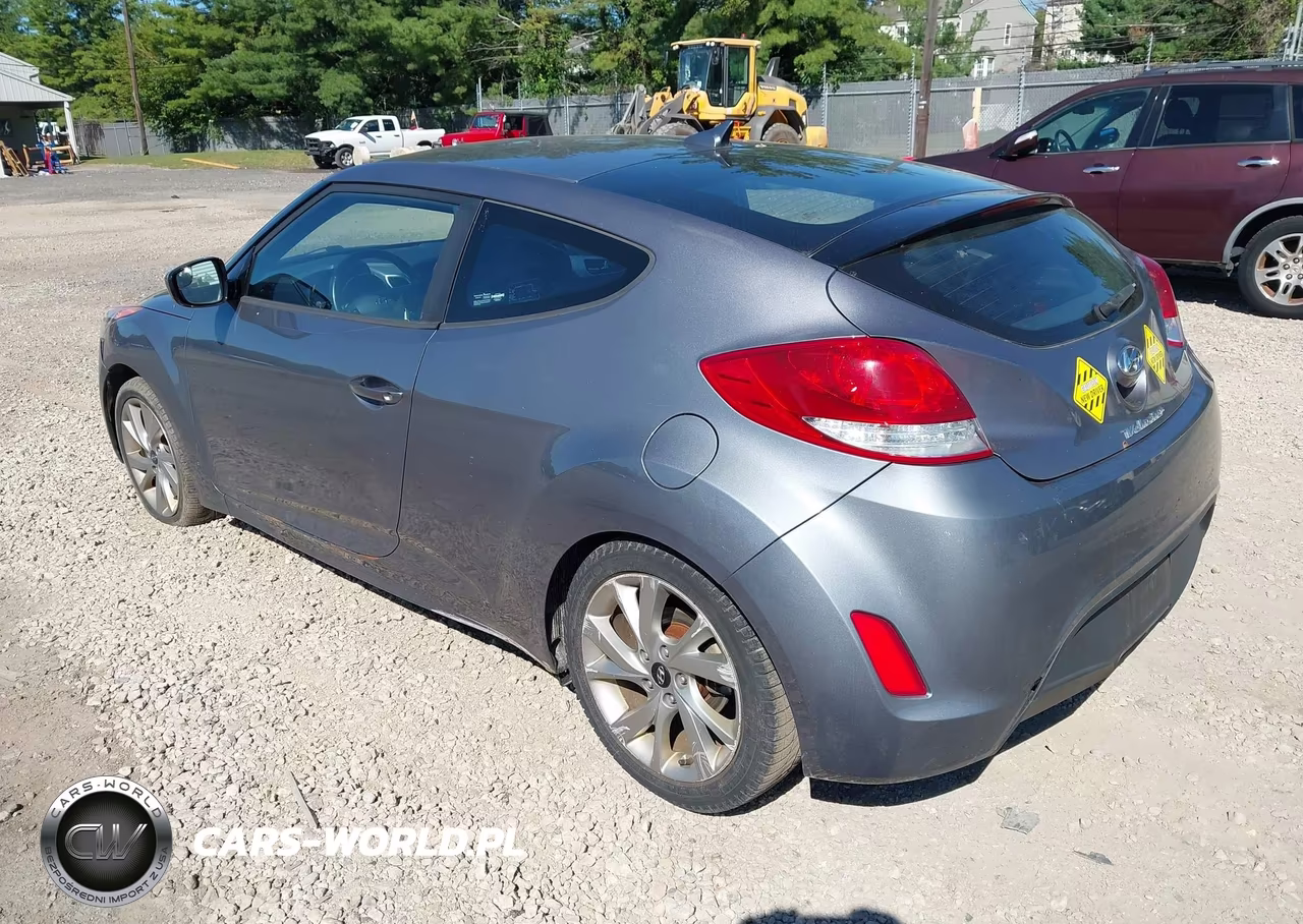 2017 Hyundai Veloster VIN:KMHTC6AD8HU305948 - 3