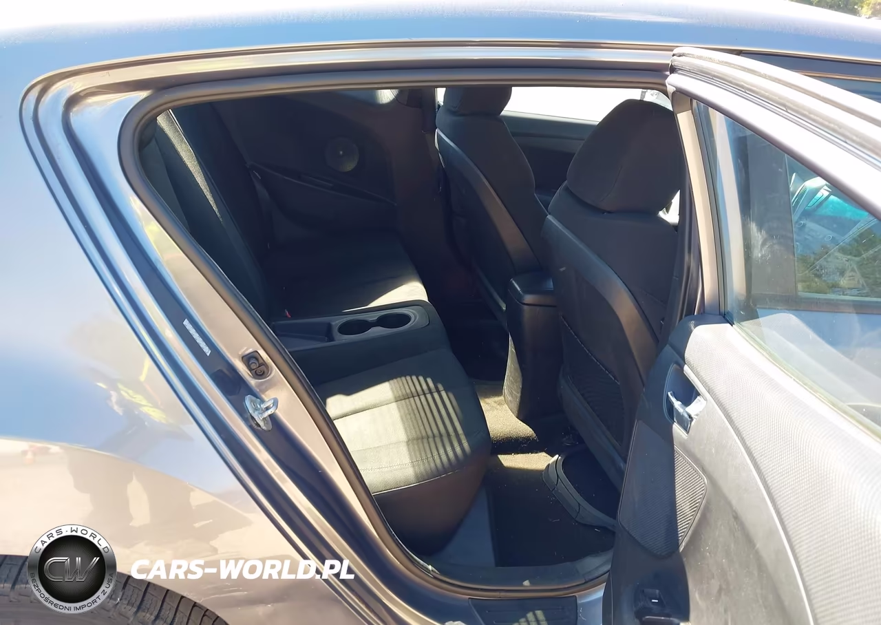 2017 Hyundai Veloster VIN:KMHTC6AD8HU305948 - 8