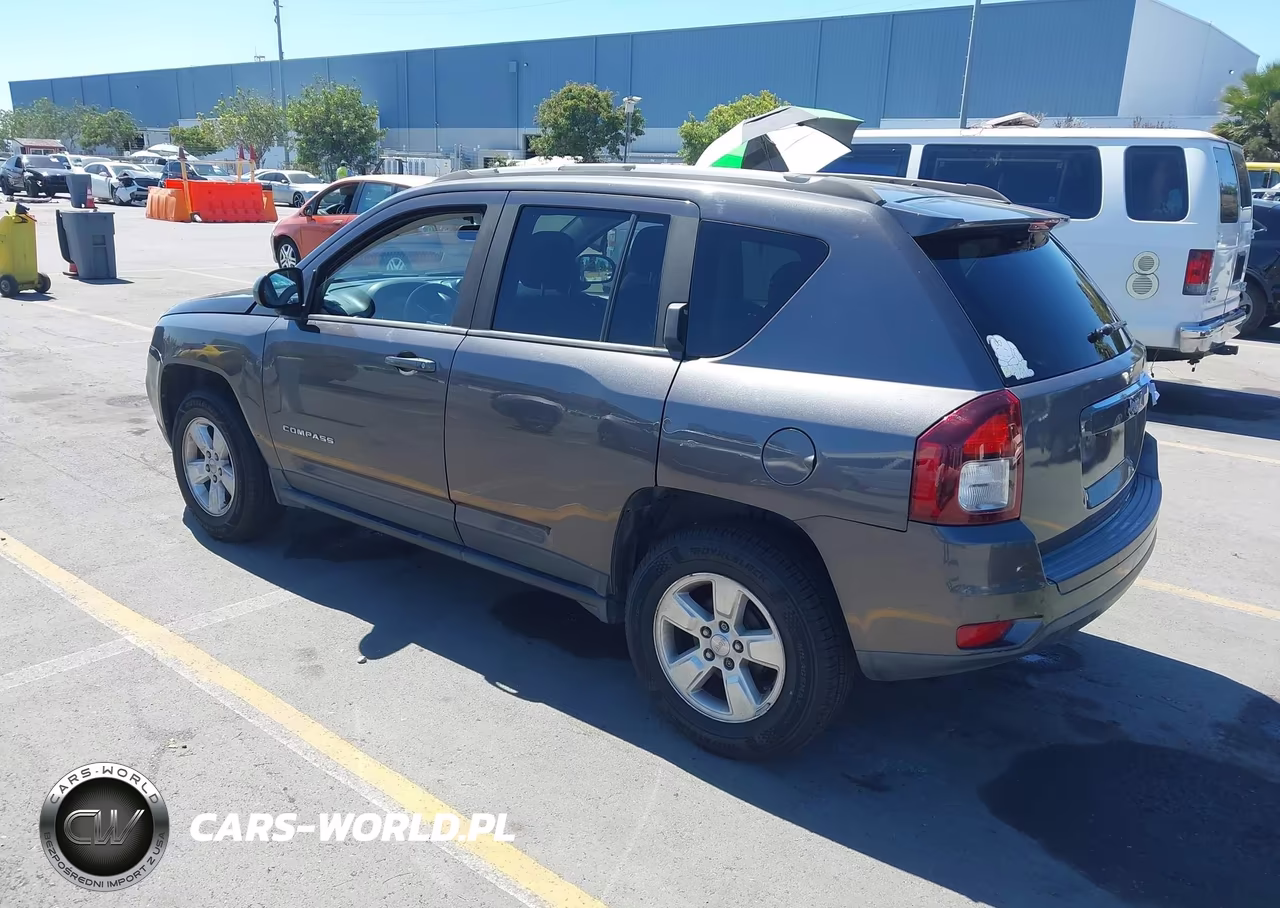 2015 Jeep Compass Sport VIN:1C4NJCBA1FD325901 - 3