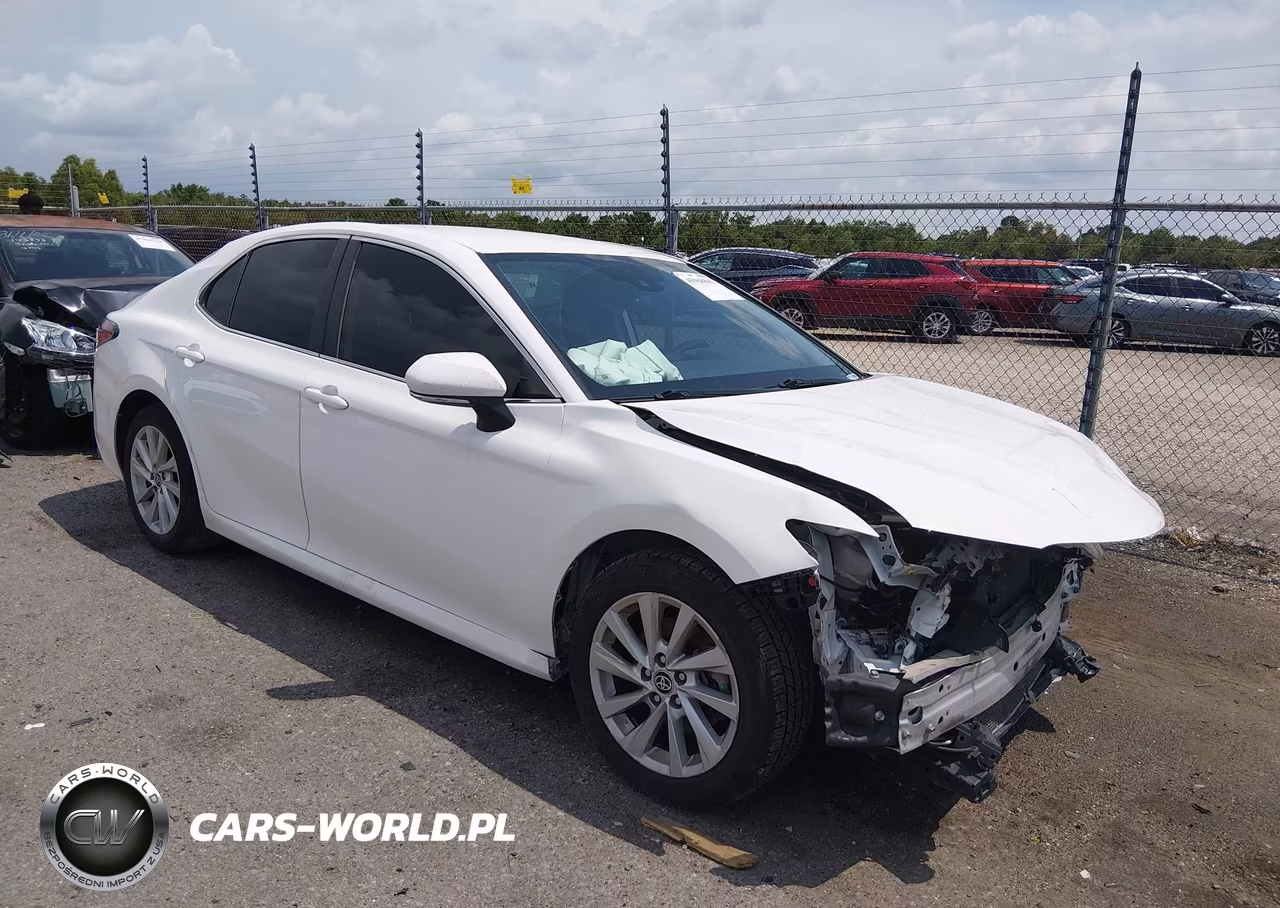 2021 Toyota Camry Le – zdjęcie 1 z 17