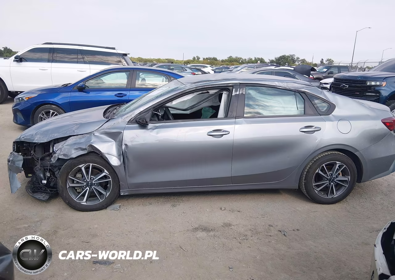 2022 Kia Forte Lxs VIN:3KPF24AD2NE436781 - 15
