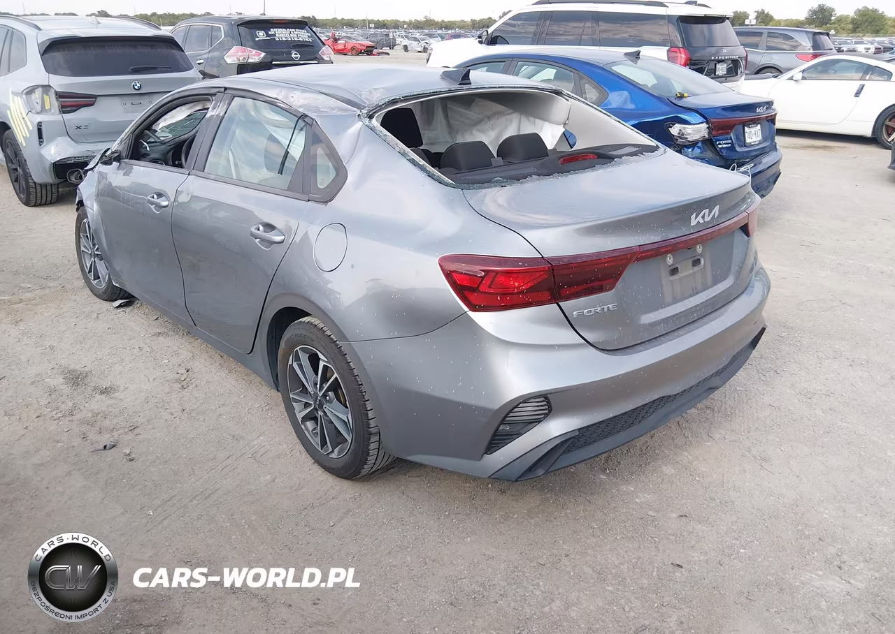 2022 Kia Forte Lxs VIN:3KPF24AD2NE436781 - 3