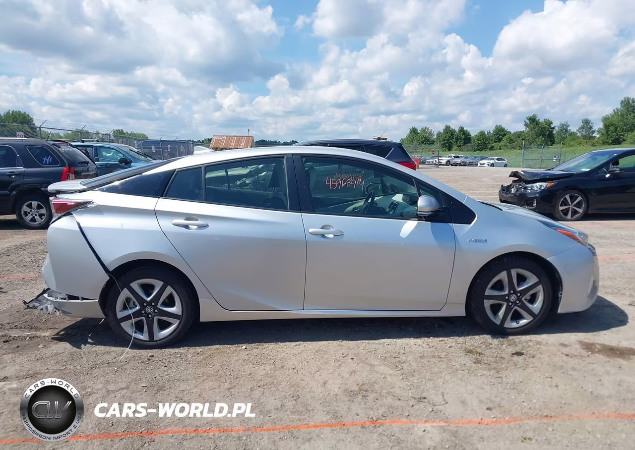 2017 Toyota Prius Three Touring VIN:JTDKARFU1H3034933 - 13
