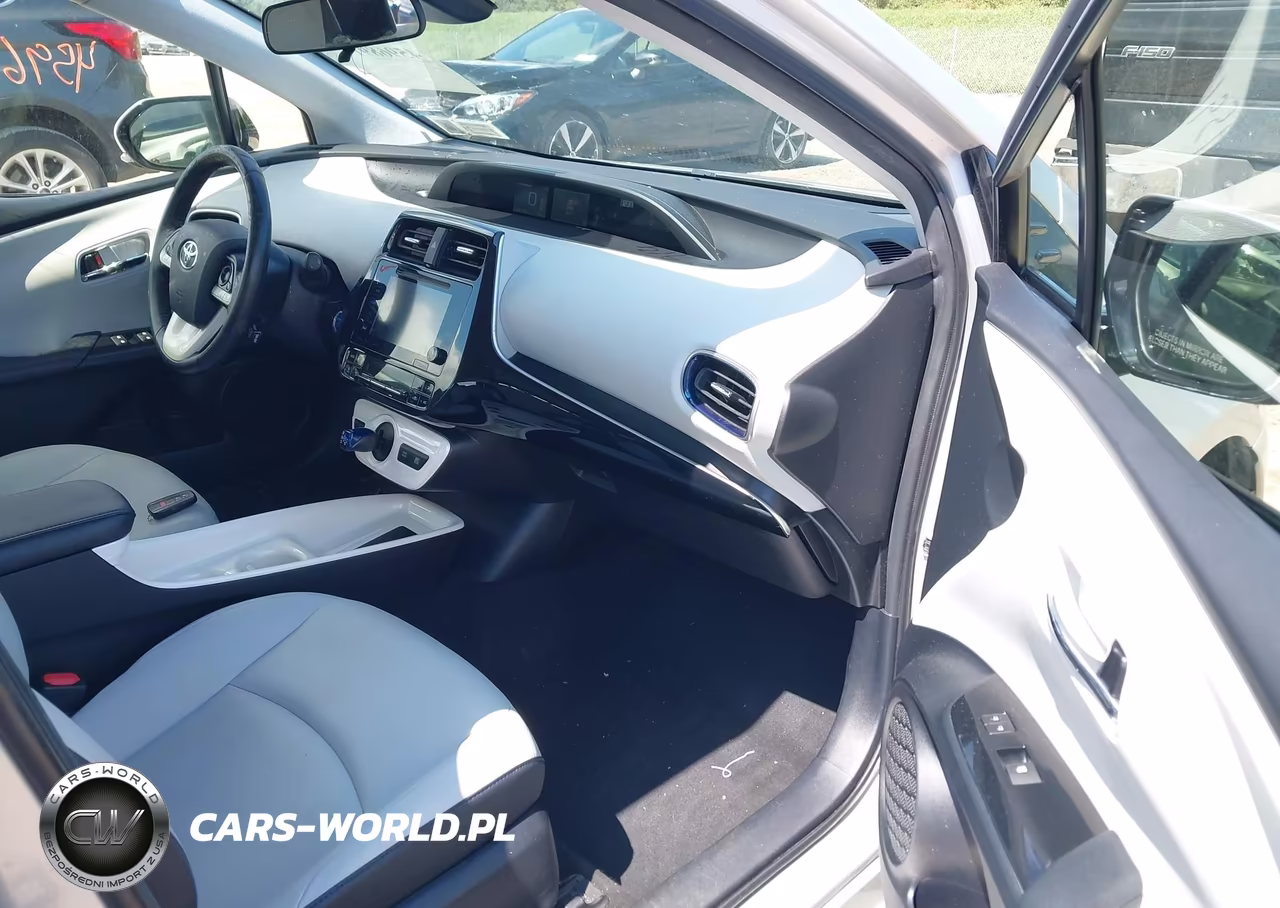 2017 Toyota Prius Three Touring VIN:JTDKARFU1H3034933 - 5