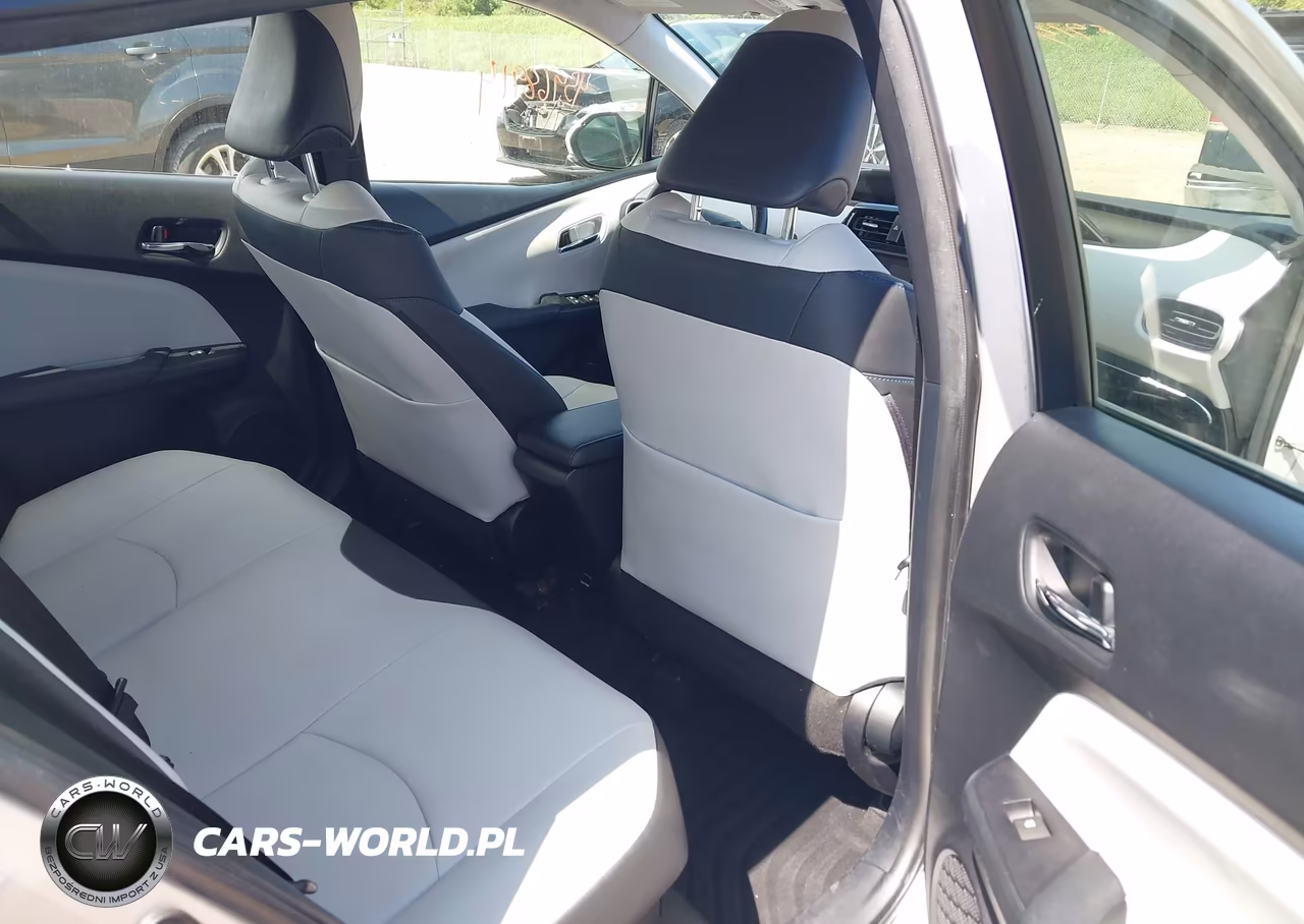2017 Toyota Prius Three Touring VIN:JTDKARFU1H3034933 - 8