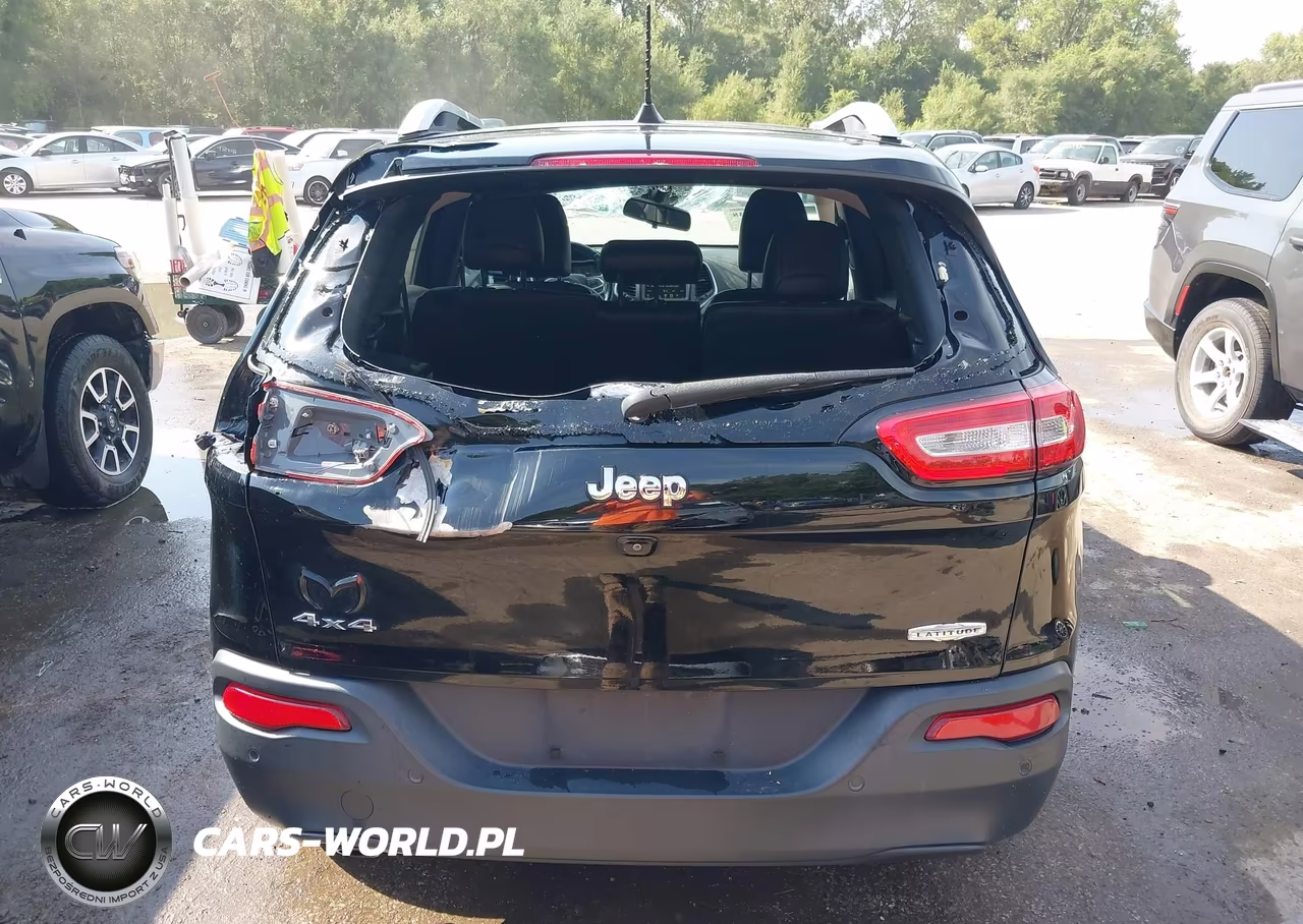 2018 Jeep Cherokee Latitude Plus 4X4 VIN:1C4PJMLB6JD550930 - 16