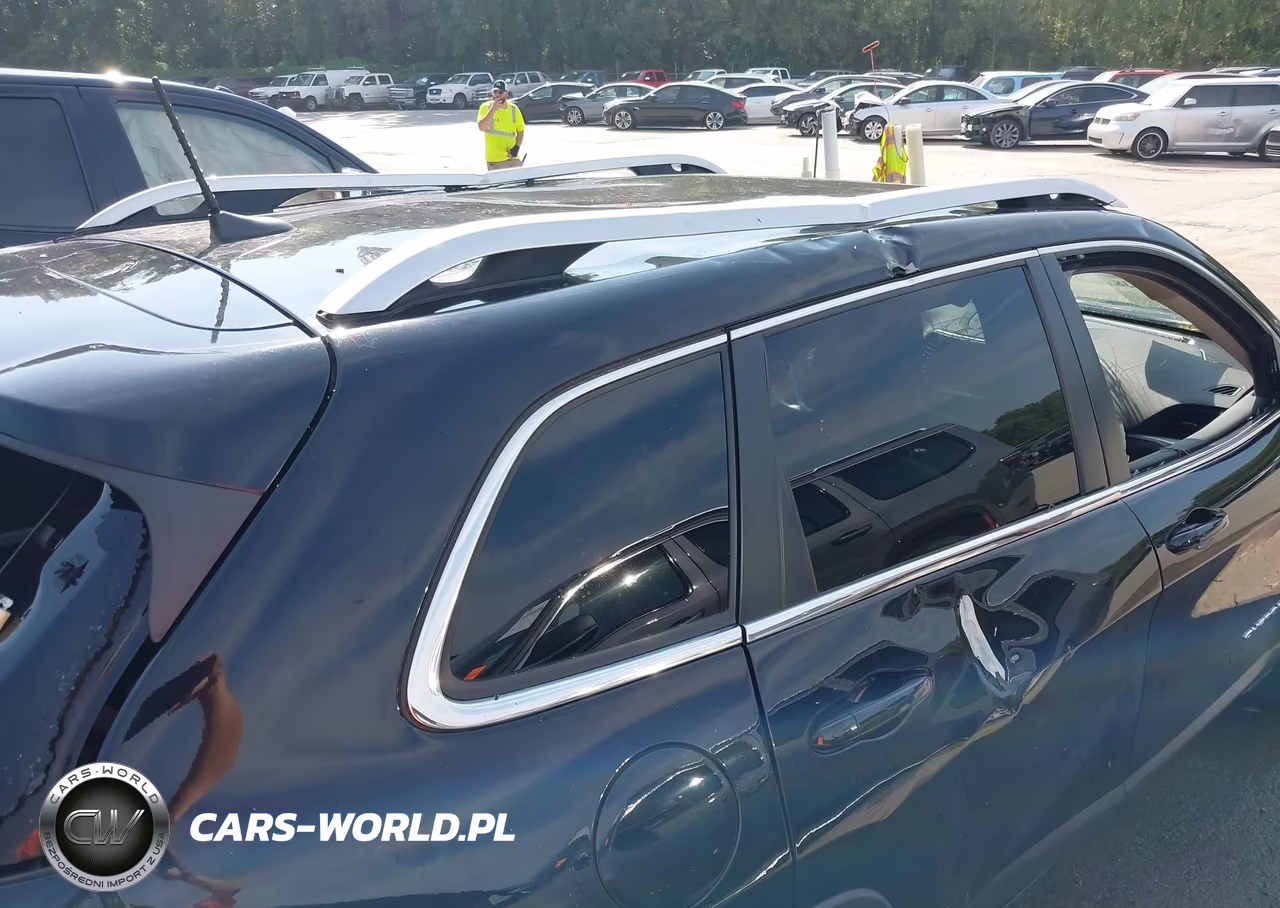 2018 Jeep Cherokee Latitude Plus 4X4 VIN:1C4PJMLB6JD550930 - 17
