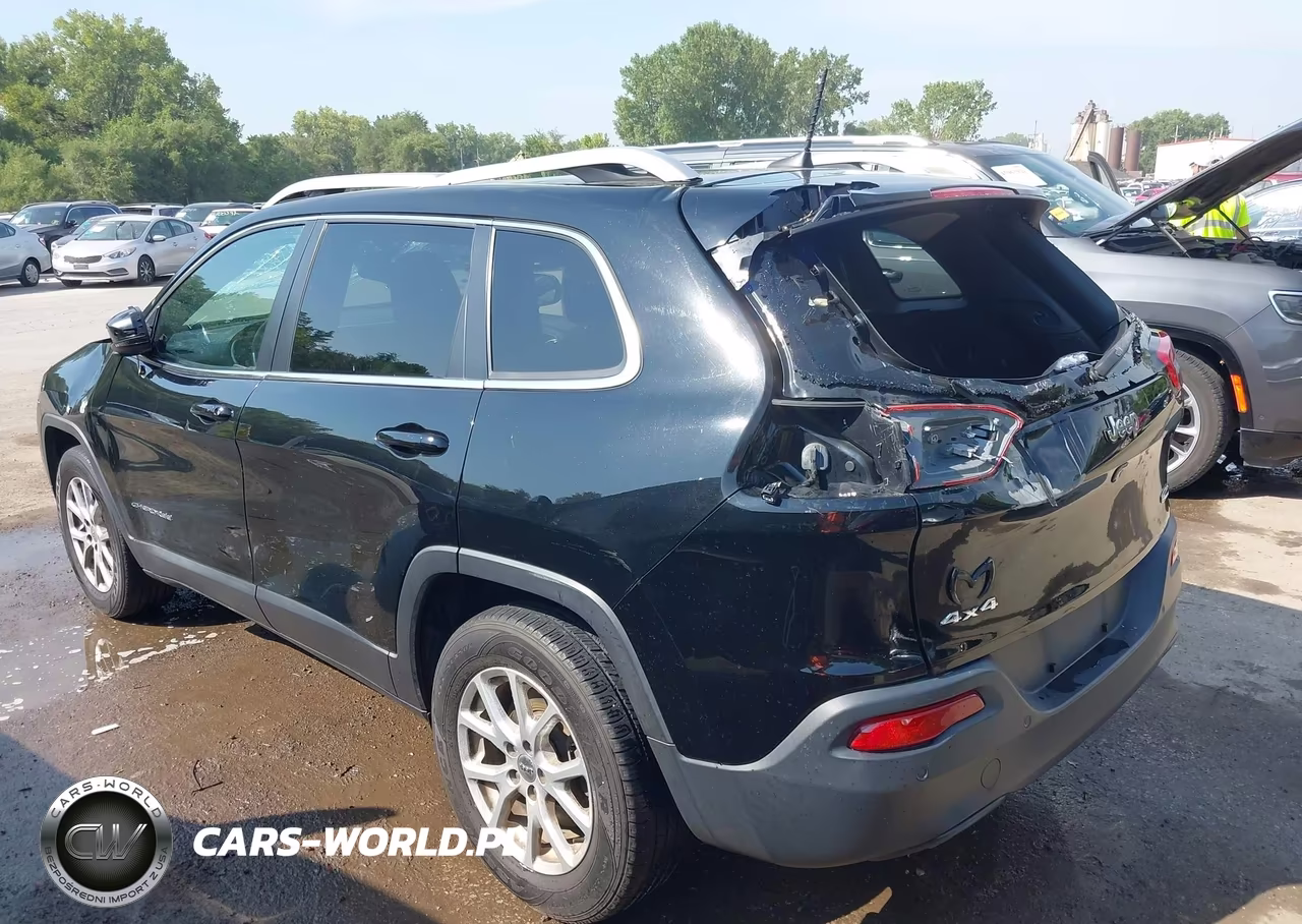 2018 Jeep Cherokee Latitude Plus 4X4 VIN:1C4PJMLB6JD550930 - 3