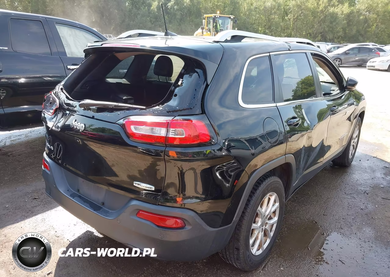 2018 Jeep Cherokee Latitude Plus 4X4 VIN:1C4PJMLB6JD550930 - 4