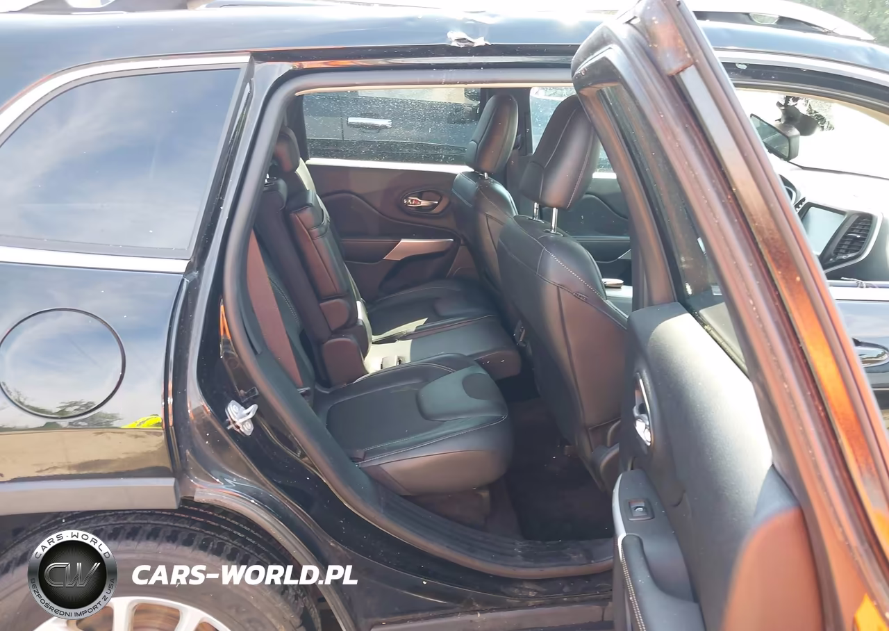 2018 Jeep Cherokee Latitude Plus 4X4 VIN:1C4PJMLB6JD550930 - 8