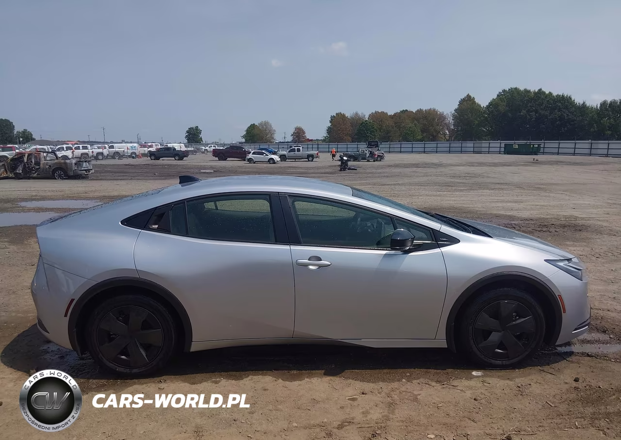 2026 Toyota Prius Le VIN:JTDACAAUXT3071857 - 13