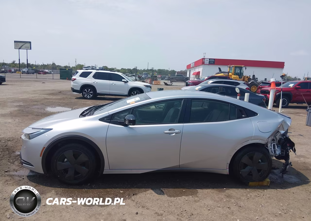 2026 Toyota Prius Le VIN:JTDACAAUXT3071857 - 14