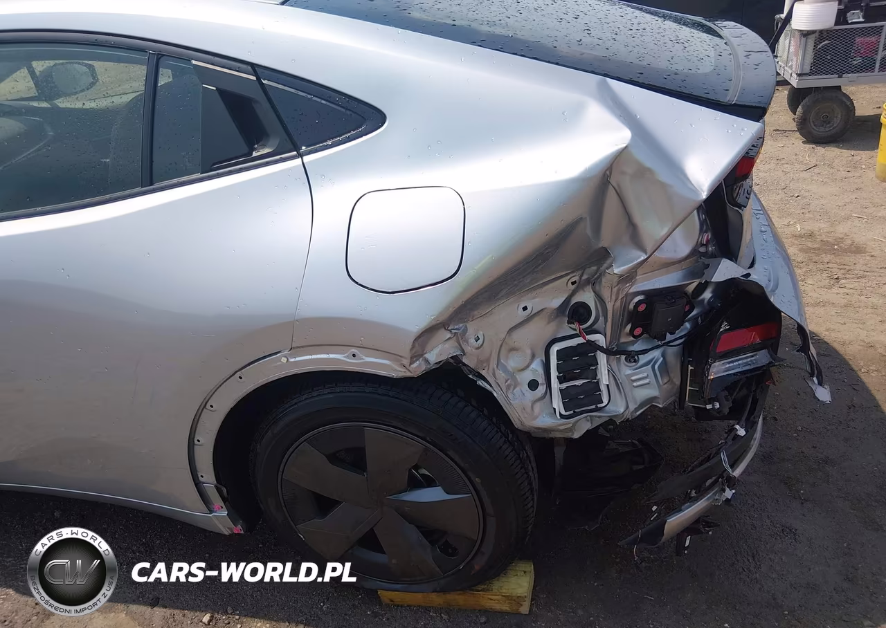 2026 Toyota Prius Le VIN:JTDACAAUXT3071857 - 19
