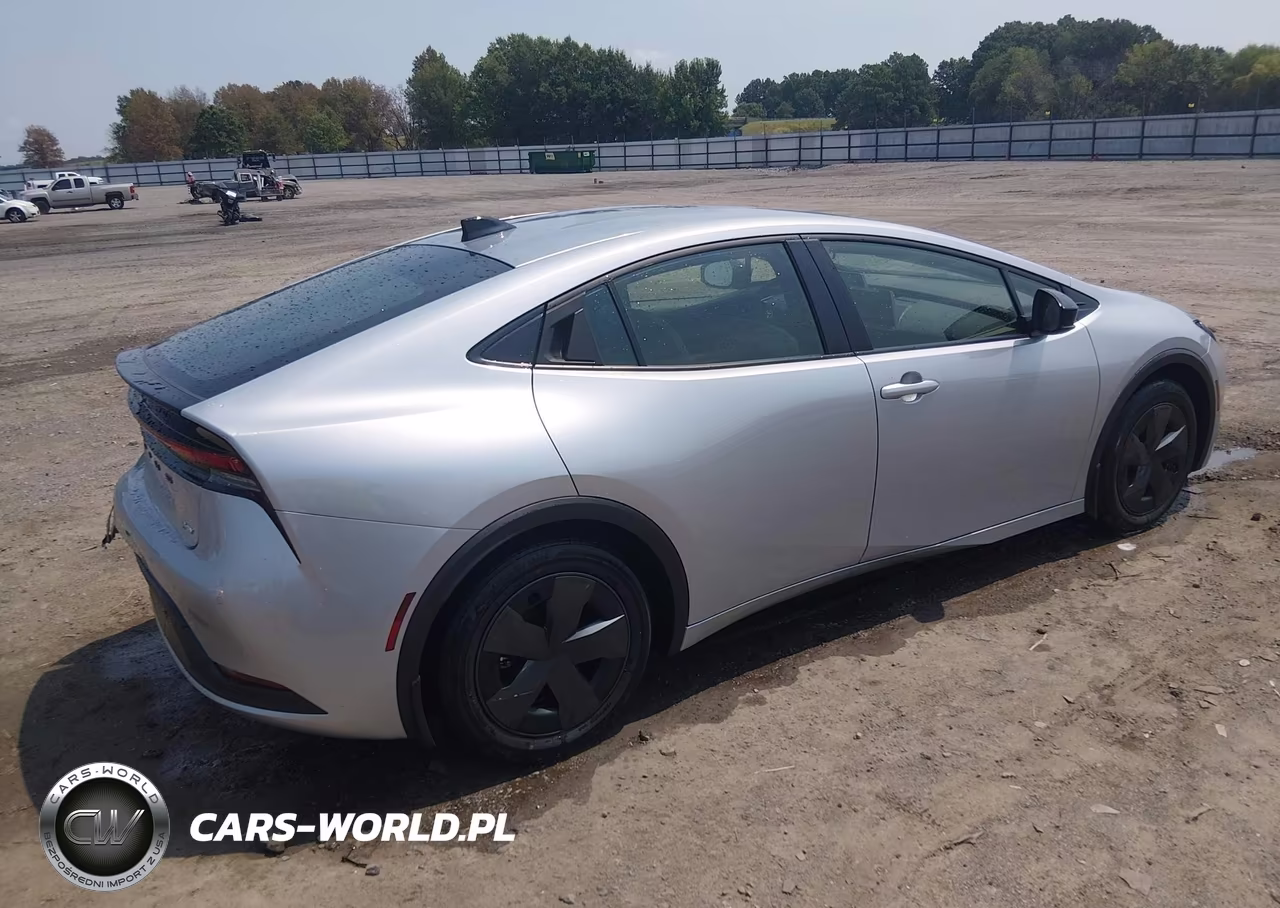 2026 Toyota Prius Le VIN:JTDACAAUXT3071857 - 4