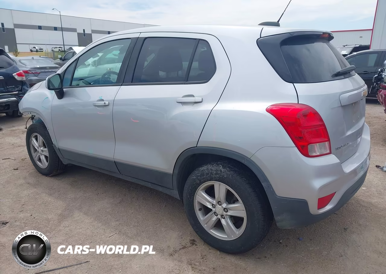 2019 Chevrolet Trax Ls VIN:3GNCJNSB1KL270552 - 3