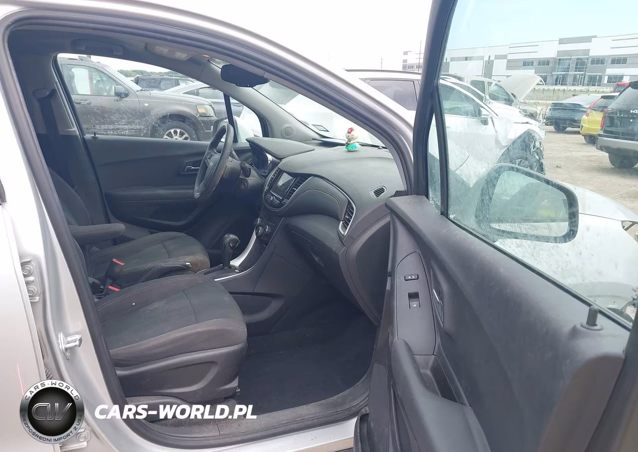 2019 Chevrolet Trax Ls VIN:3GNCJNSB1KL270552 - 5