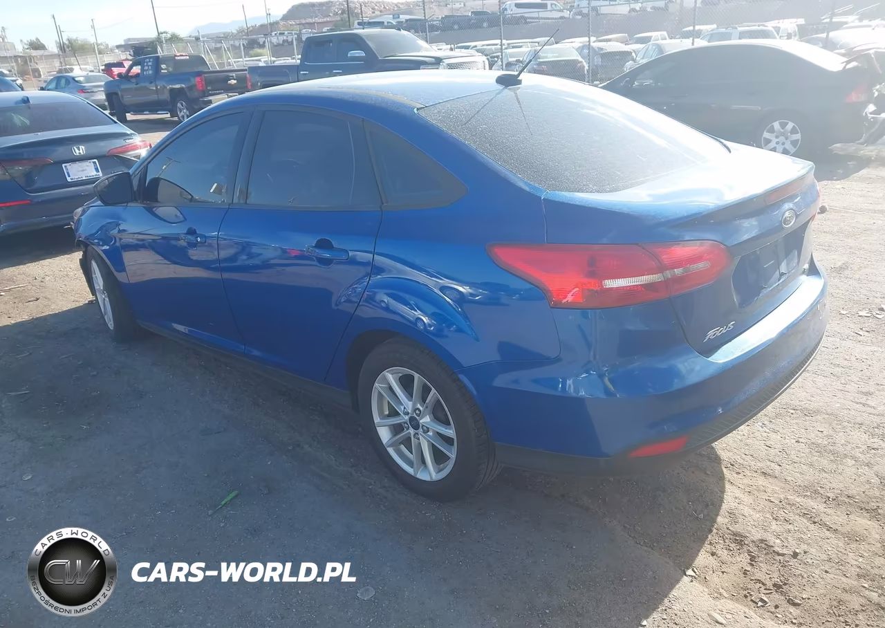 2018 Ford Focus Se VIN:1FADP3F26JL329069 - 3