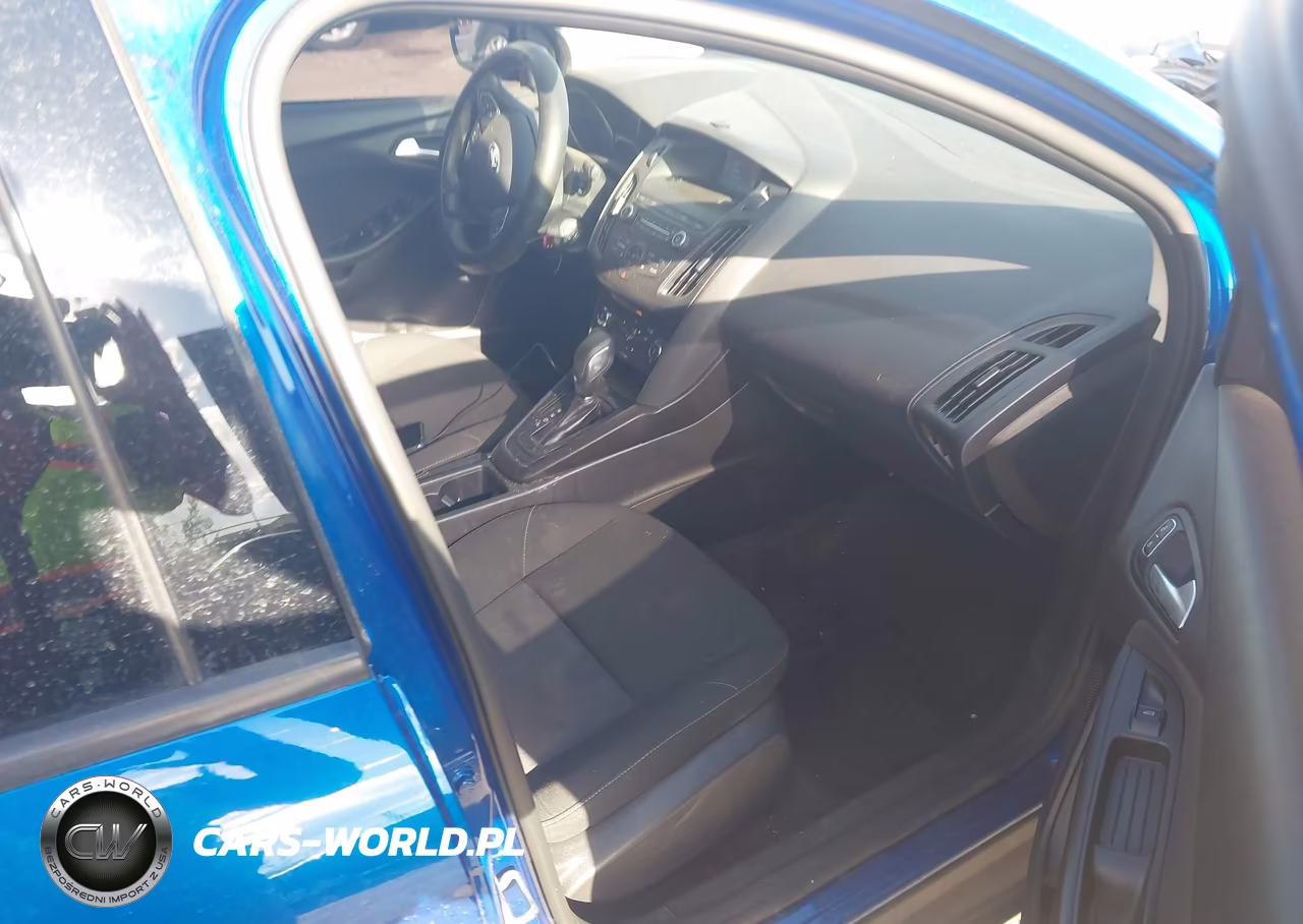 2018 Ford Focus Se VIN:1FADP3F26JL329069 - 5