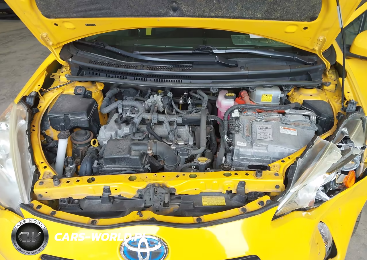 2014 Toyota Prius C Two VIN:JTDKDTB3XE1079412 - 10