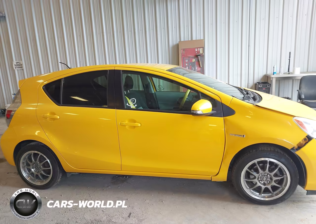 2014 Toyota Prius C Two VIN:JTDKDTB3XE1079412 - 13