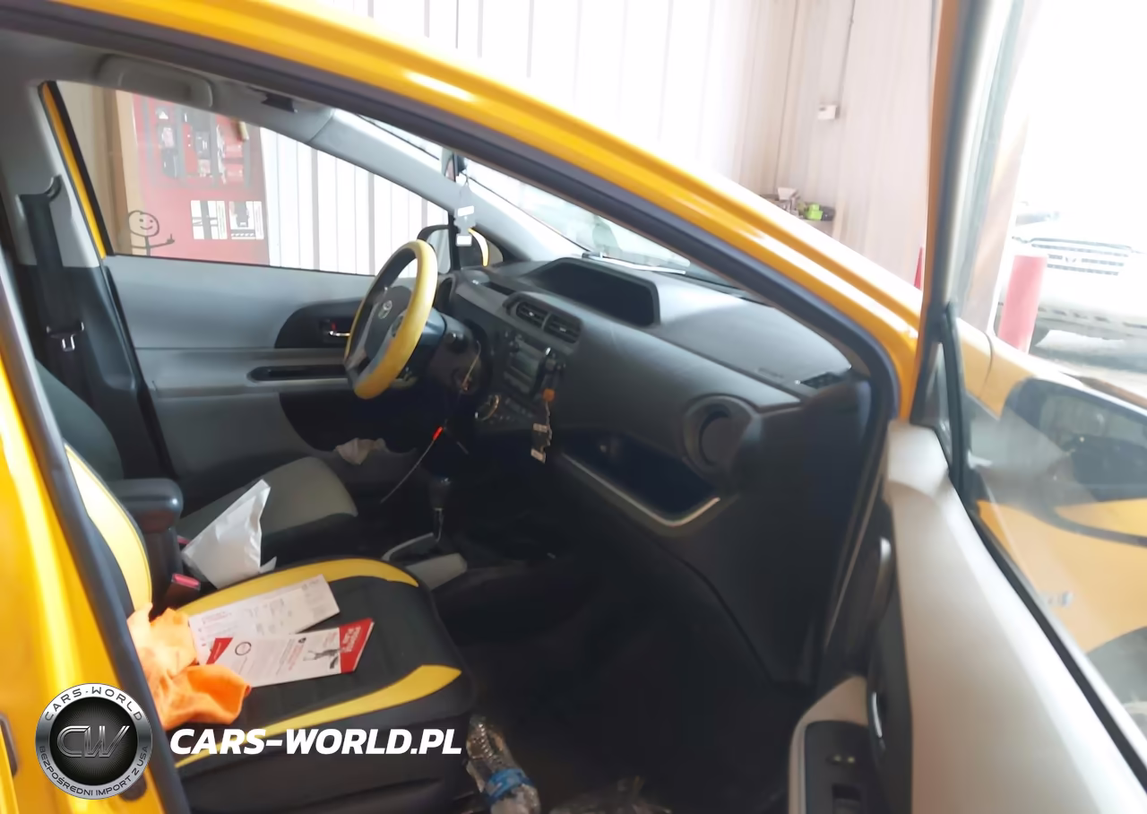 2014 Toyota Prius C Two VIN:JTDKDTB3XE1079412 - 5