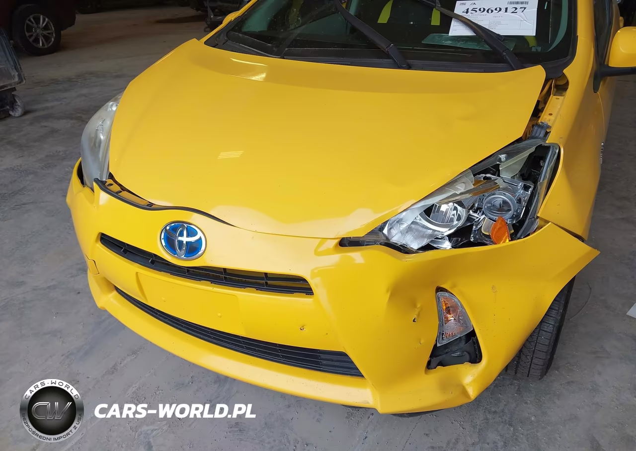 2014 Toyota Prius C Two VIN:JTDKDTB3XE1079412 - 6