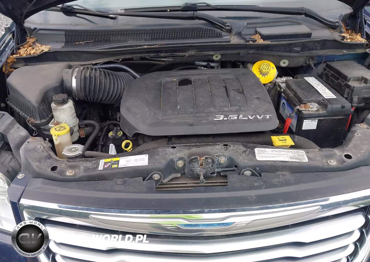 2016 Chrysler Town & Country Touring VIN:2C4RC1BG5GR127714 - 10