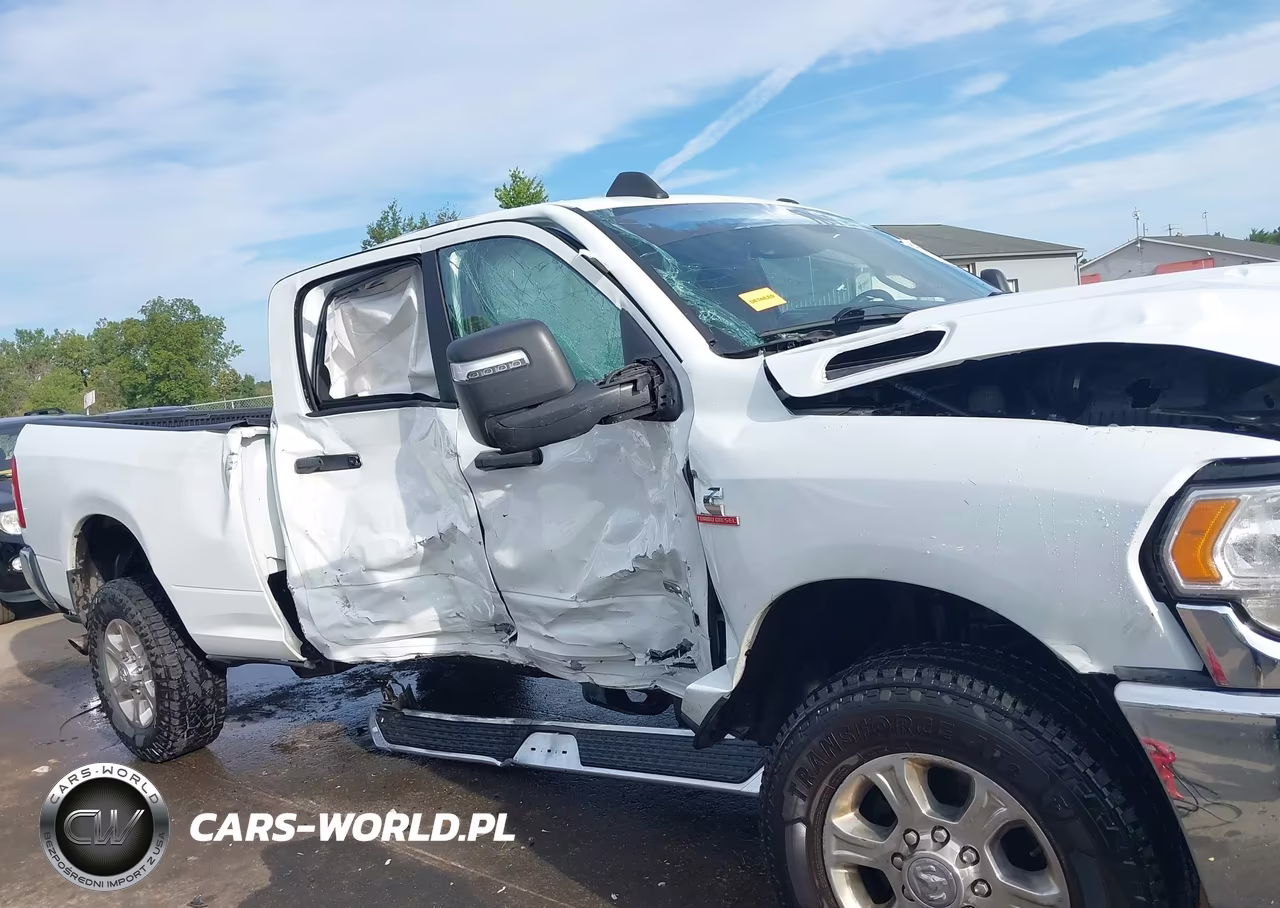 2024 Ram 2500 VIN:3C6UR5DLXRG153798 - 13