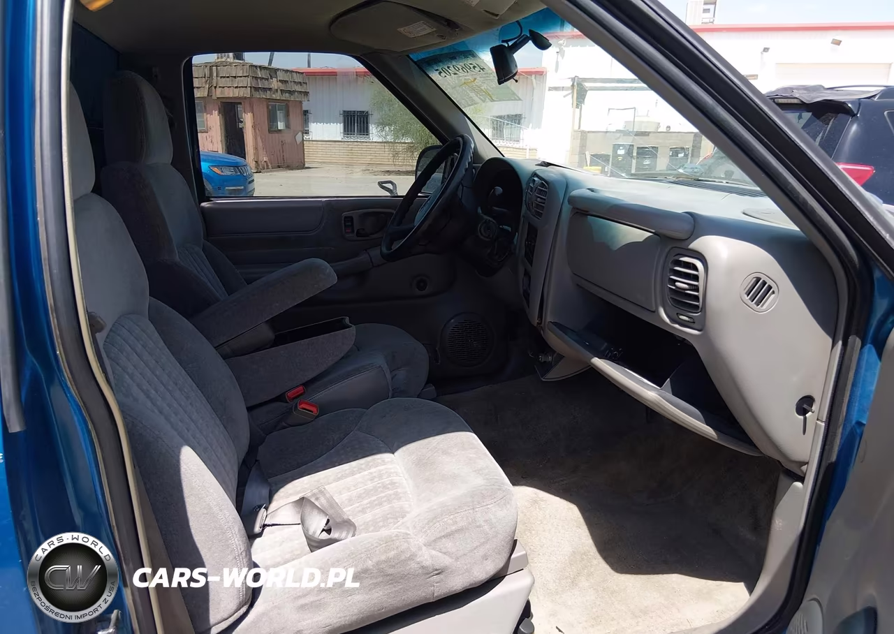 2000 Chevrolet S-10 Ls VIN:1GCDT14W6YK245012 - 5