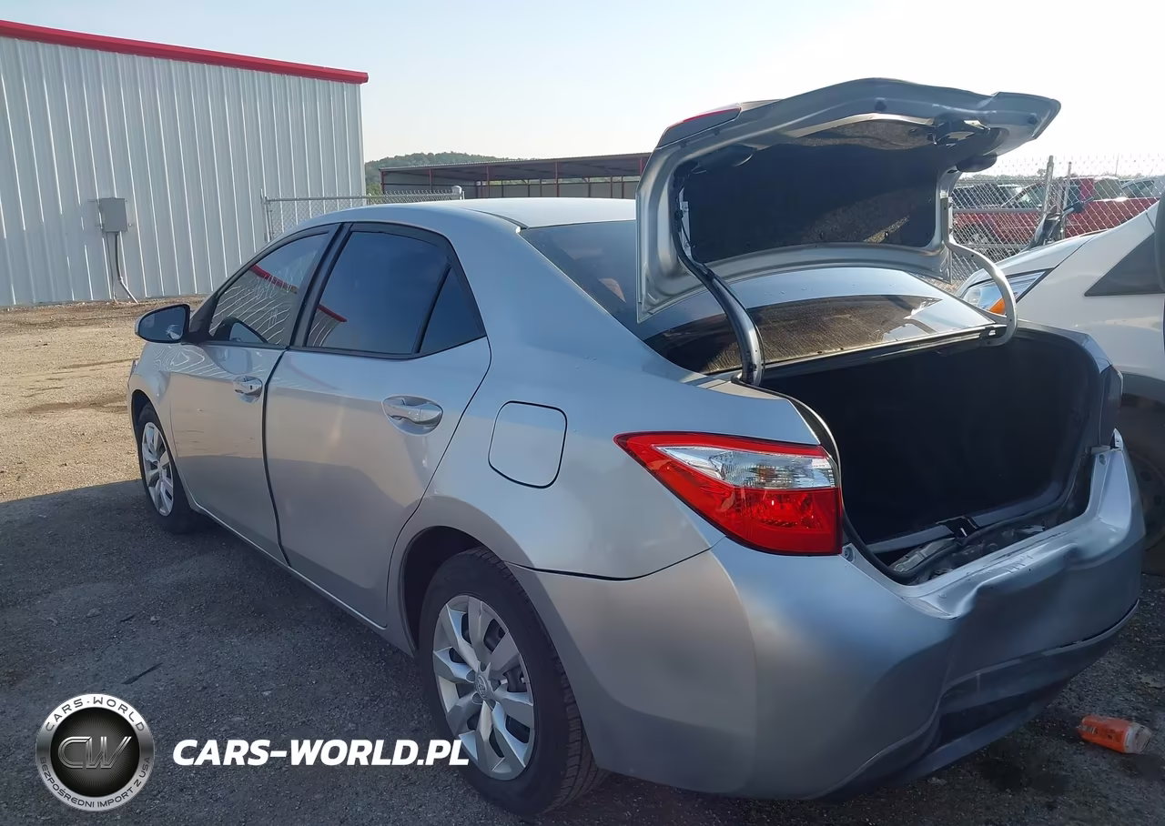 2015 Toyota Corolla Le VIN:5YFBURHE2FP340024 - 3