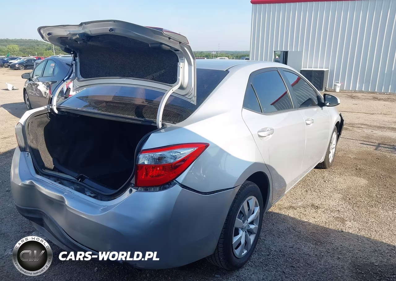 2015 Toyota Corolla Le VIN:5YFBURHE2FP340024 - 4