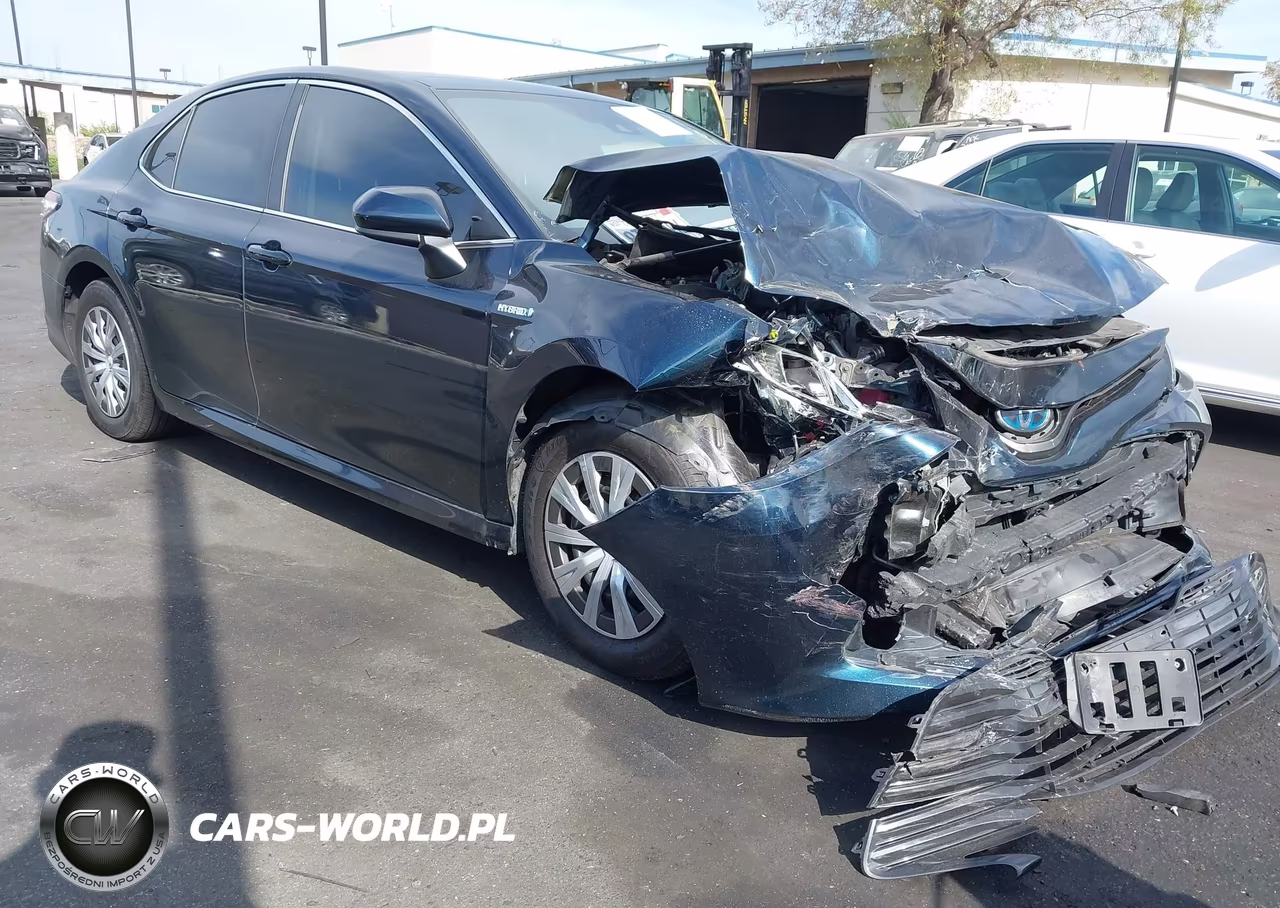 2020 Toyota Camry Le Hybrid – zdjęcie 1 z 18