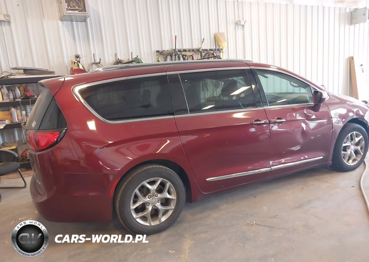 2018 Chrysler Pacifica Limited VIN:2C4RC1GG1JR276038 - 4