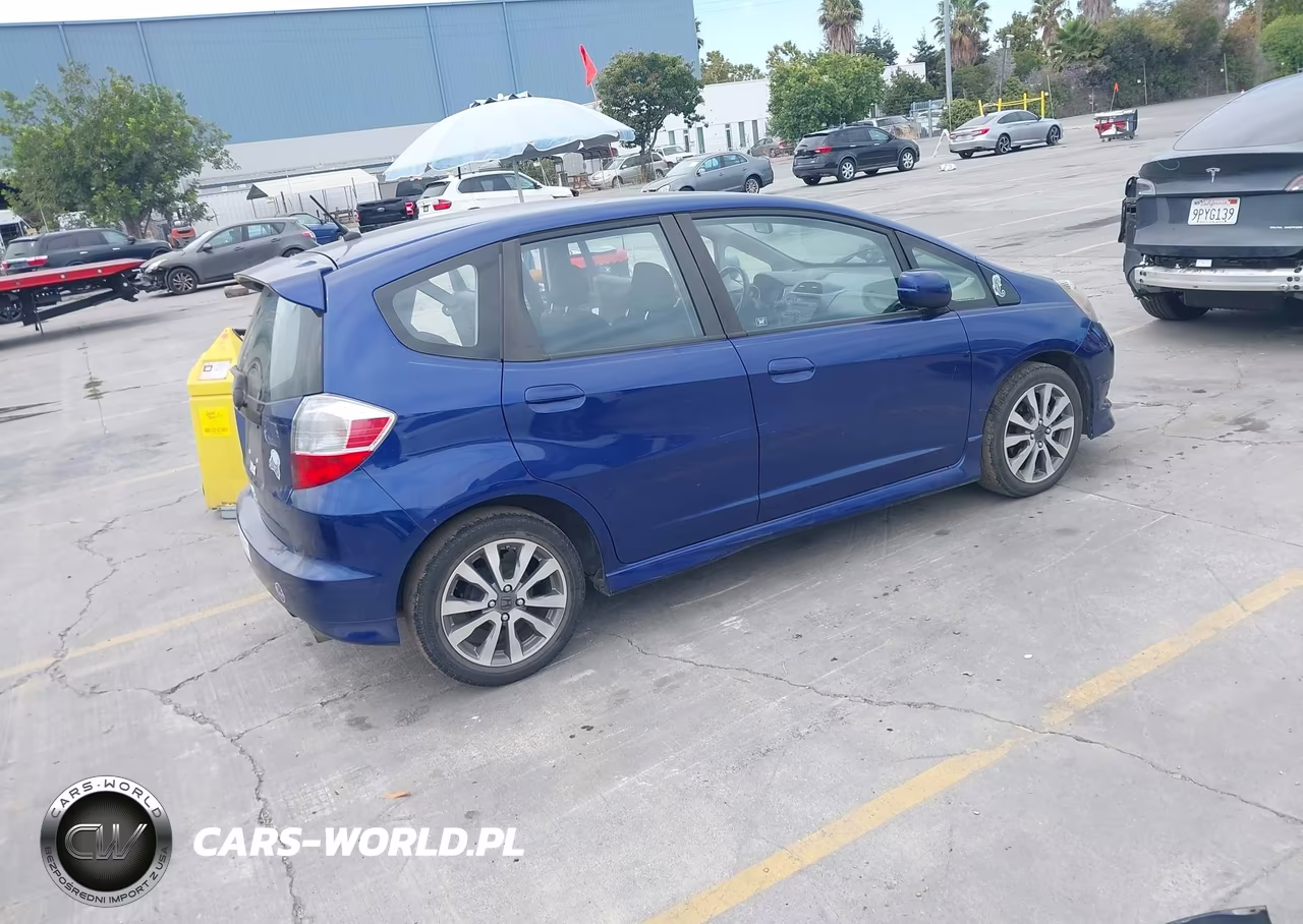 2012 Honda Fit Sport VIN:JHMGE8H54CC010899 - 4