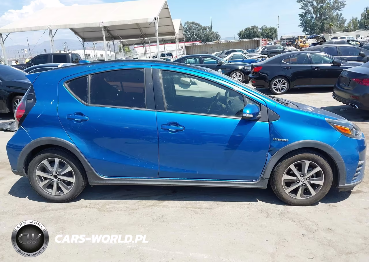 2018 Toyota Prius C One VIN:JTDKDTB33J1599431 - 13