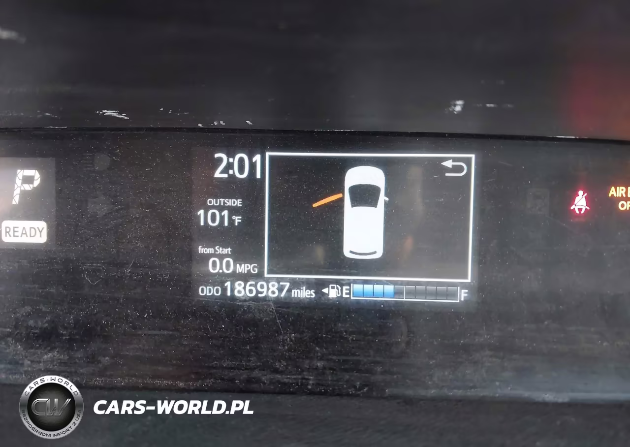2018 Toyota Prius C One VIN:JTDKDTB33J1599431 - 15