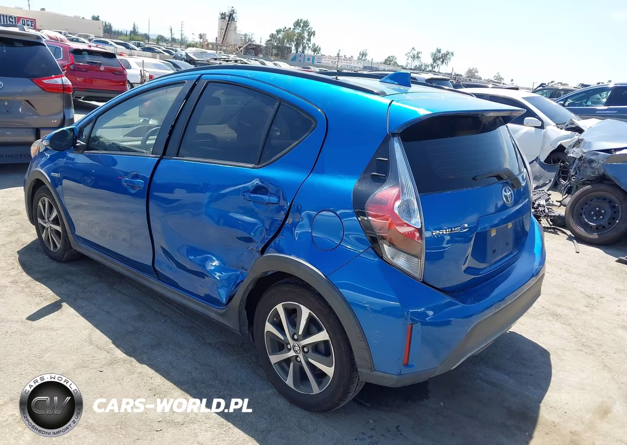 2018 Toyota Prius C One VIN:JTDKDTB33J1599431 - 3