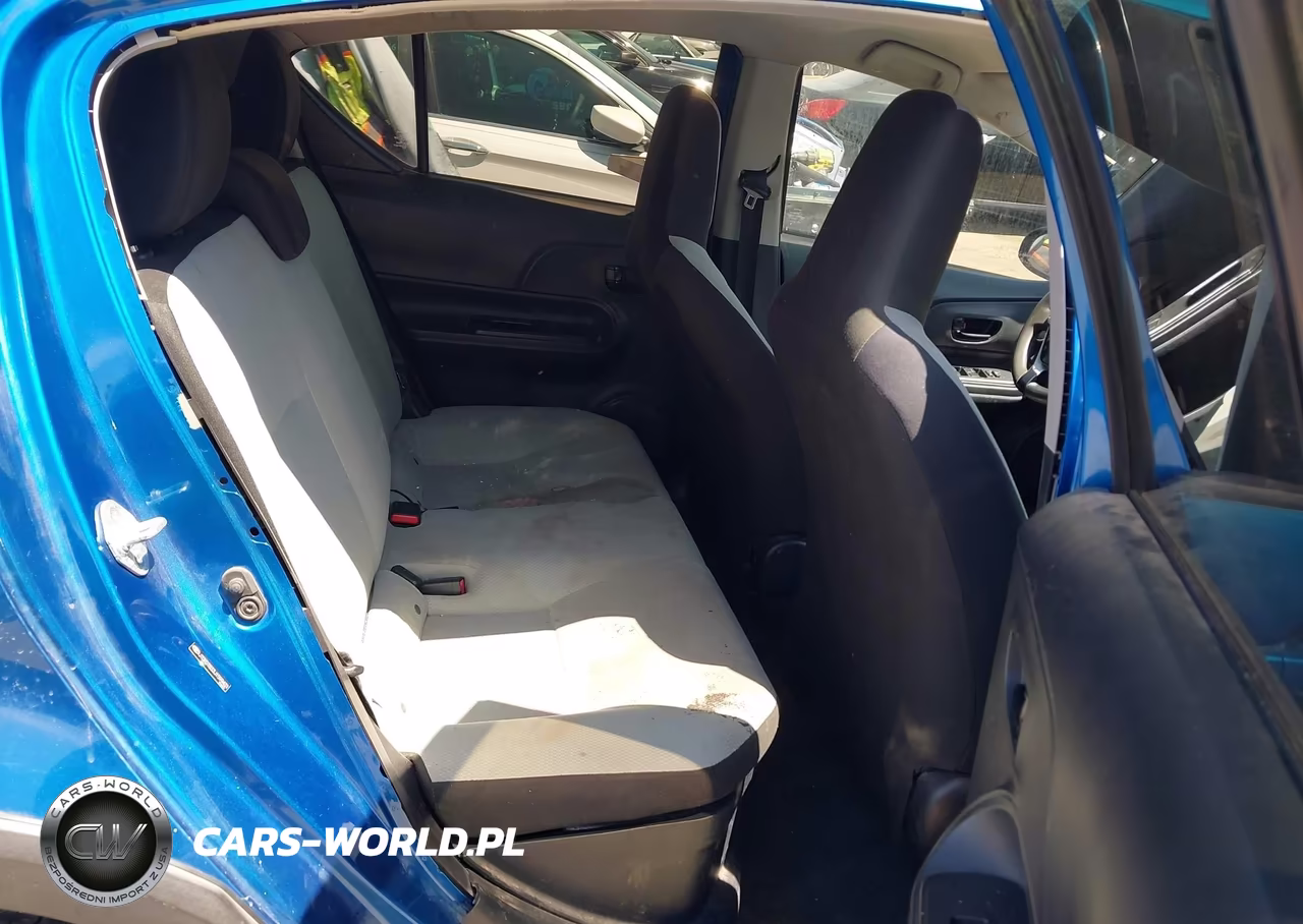 2018 Toyota Prius C One VIN:JTDKDTB33J1599431 - 8