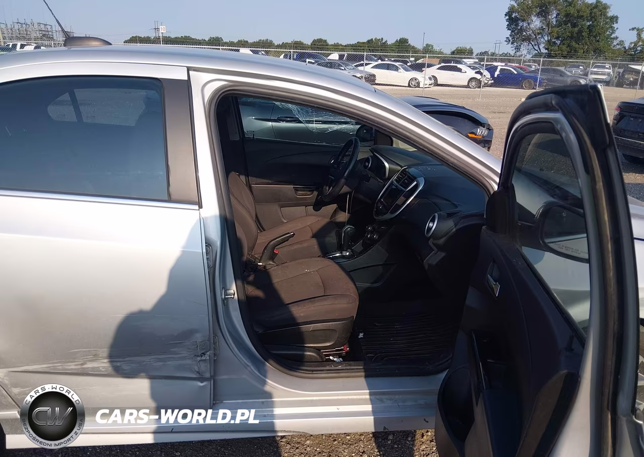 2019 Chevrolet Sonic Lt Auto VIN:1G1JD5SB9K4148897 - 5