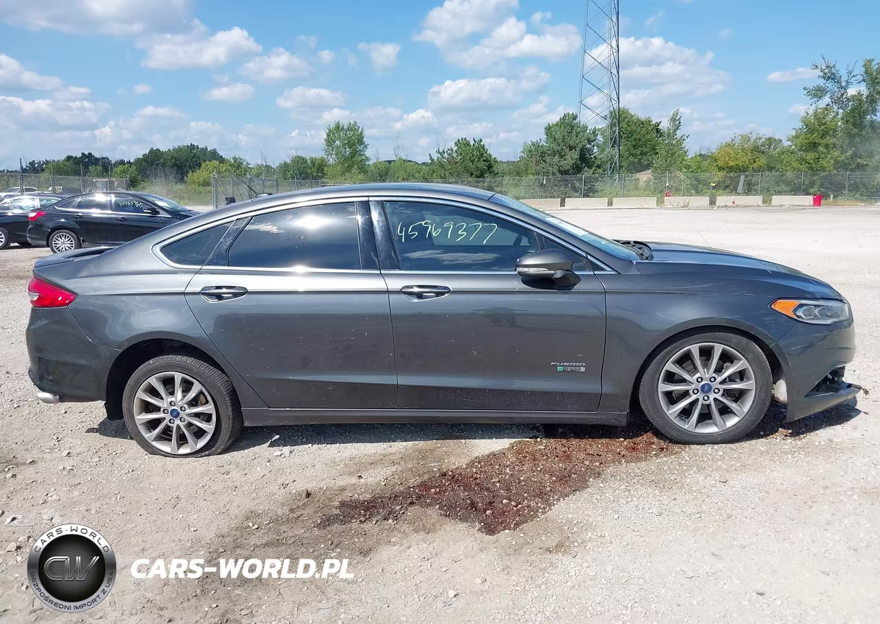 2017 Ford Fusion Energi Titanium VIN:3FA6P0SUXHR191580 - 13