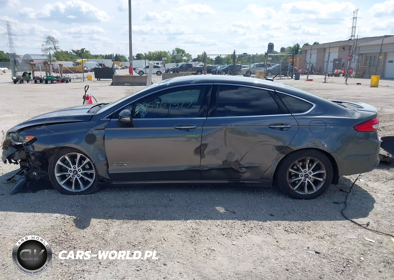 2017 Ford Fusion Energi Titanium VIN:3FA6P0SUXHR191580 - 14