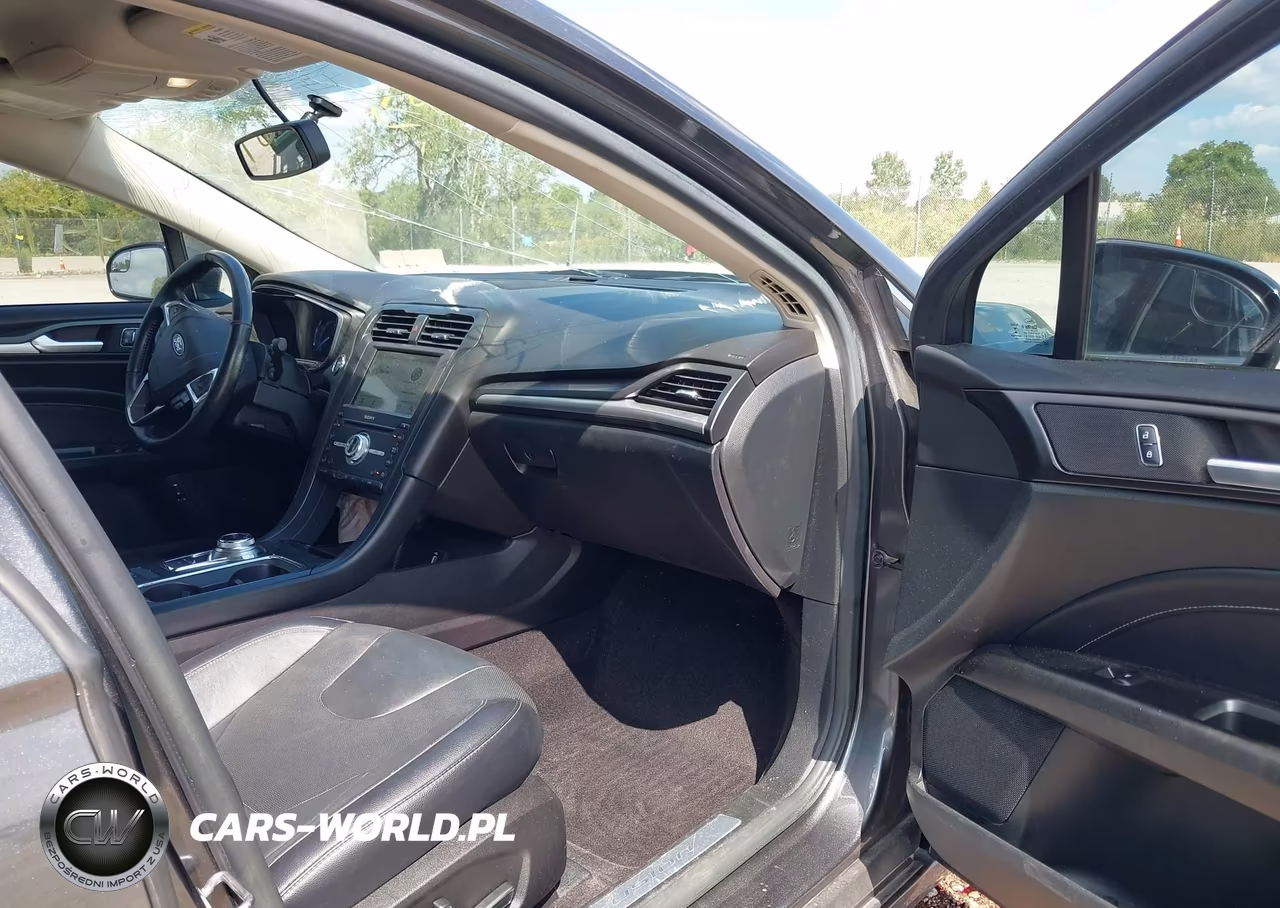 2017 Ford Fusion Energi Titanium VIN:3FA6P0SUXHR191580 - 5