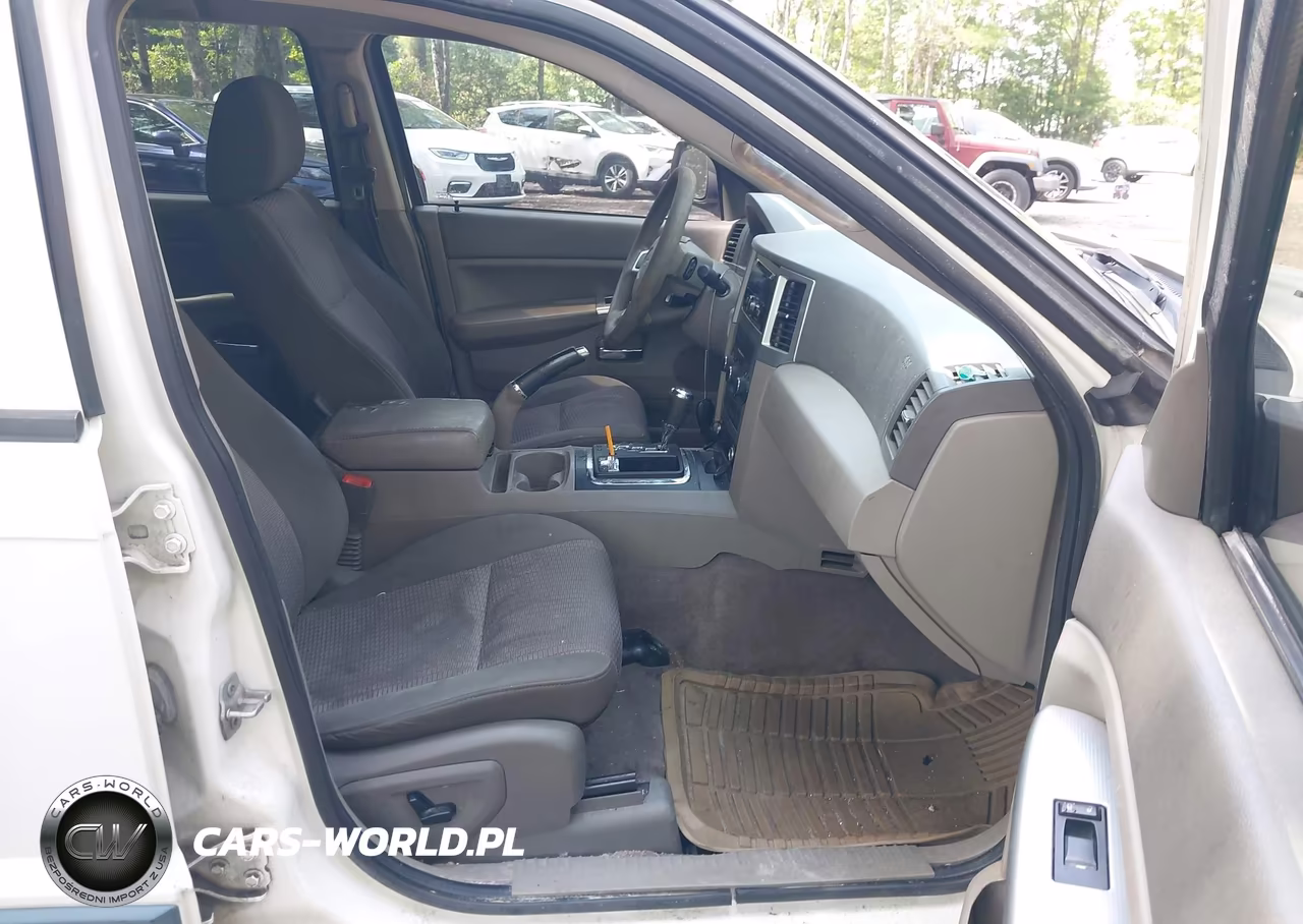2009 Jeep Grand Cherokee Laredo VIN:1J8HR48P89C545675 - 5