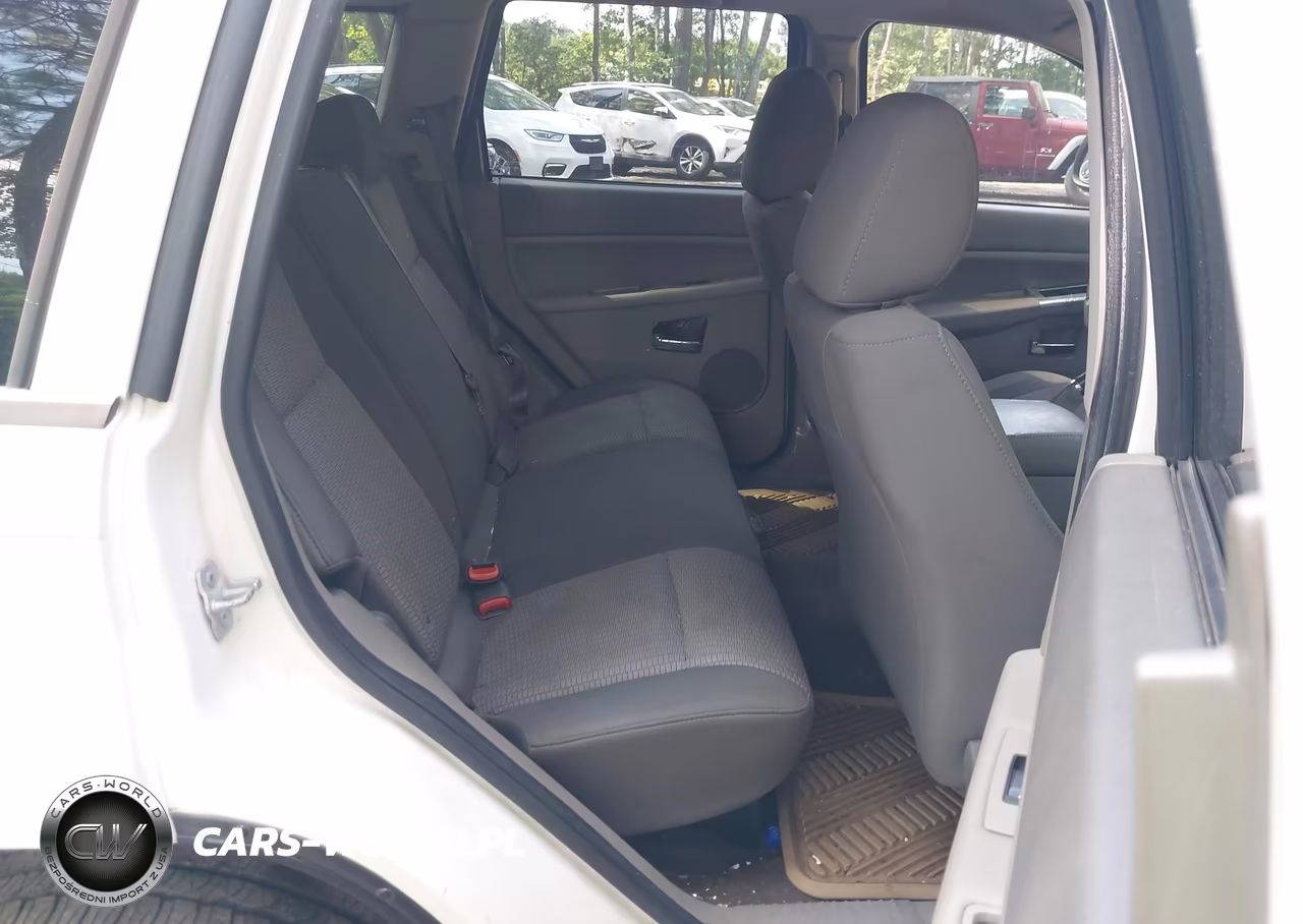2009 Jeep Grand Cherokee Laredo VIN:1J8HR48P89C545675 - 8