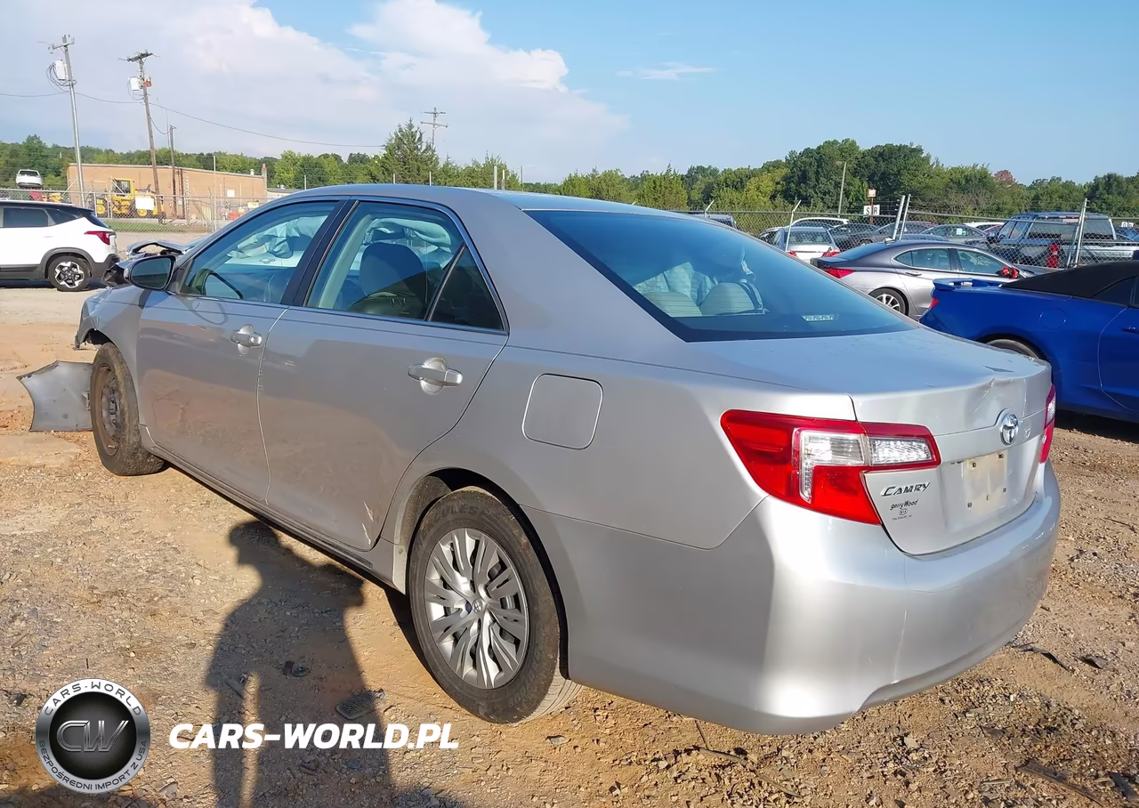 2014 Toyota Camry Le VIN:4T1BF1FKXEU449784 - 3