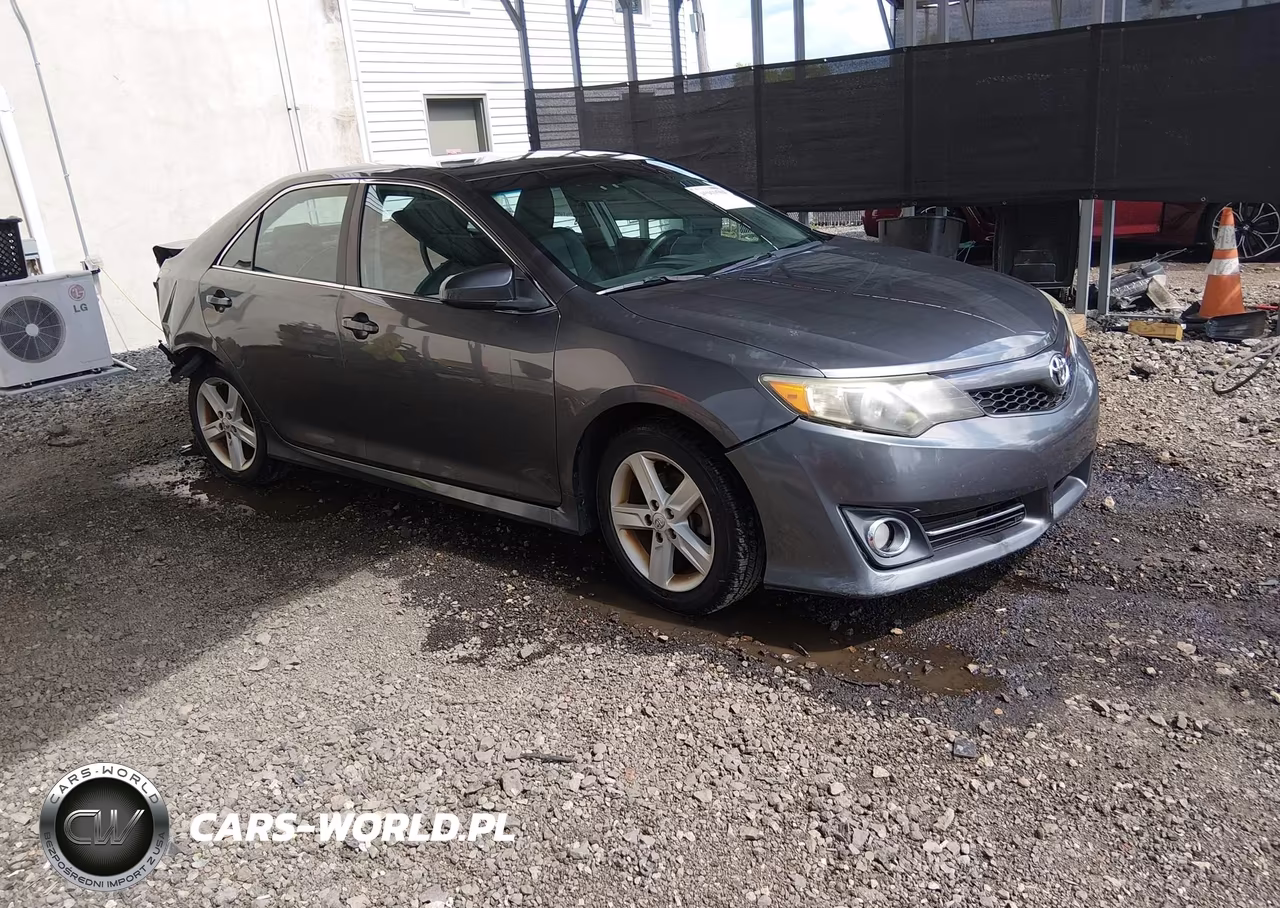 2014 Toyota Camry Se – zdjęcie 1 z 16