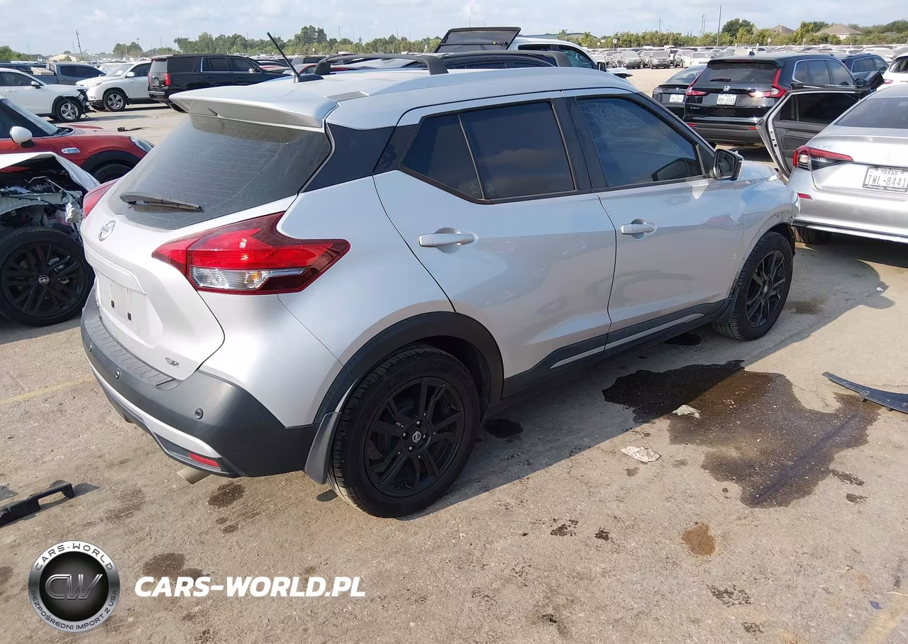 2020 Nissan Kicks Sr Xtronic Cvt VIN:3N1CP5DV9LL568835 - 4