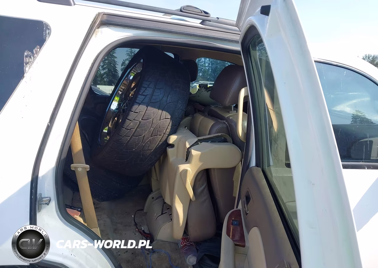 2011 Chevrolet Tahoe Ls VIN:1GNSCAE0XBR390576 - 8