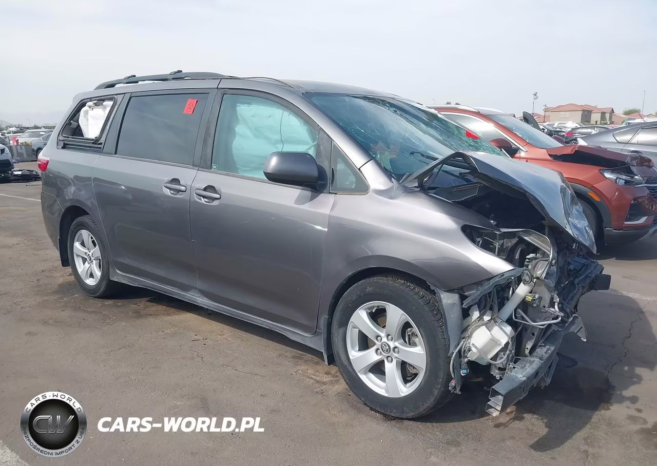 2018 Toyota Sienna Le 8 Passenger