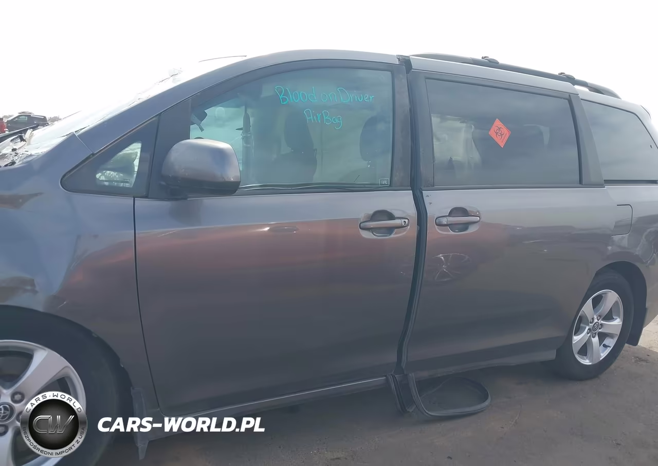 2018 Toyota Sienna Le 8 Passenger VIN:5TDKZ3DC2JS924524 - 14